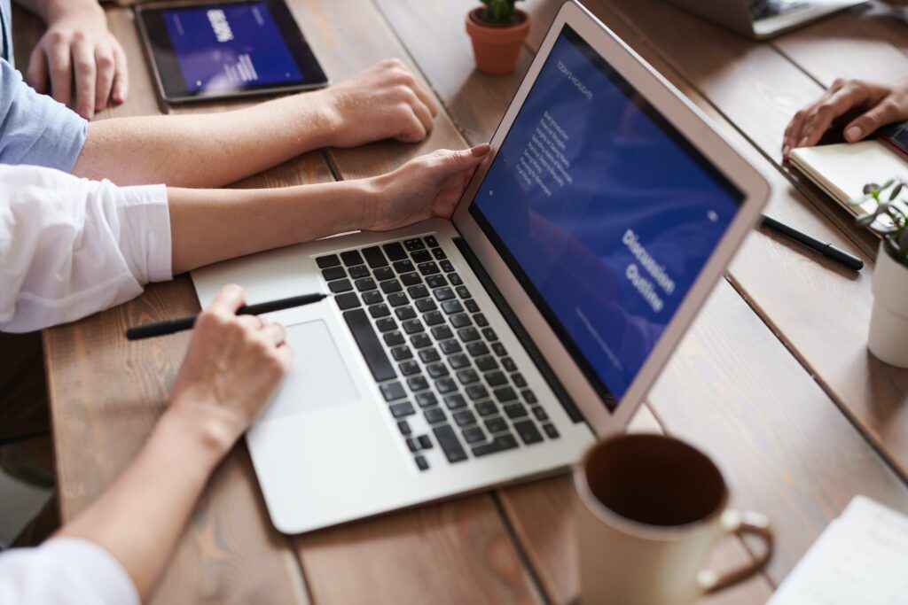 Internet daje dużą swobodę osobom naruszającym dobra osobiste.